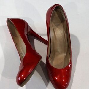 STUART WEITZMAN Women's Red Patent Leather Pump Size 7 1/2 M.